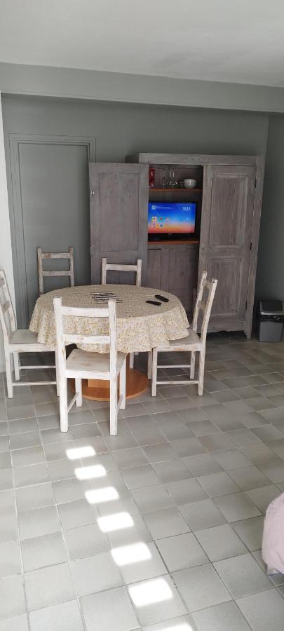 בורז'ה Studio Cosi Idealement Place Au Coeur De Ville מראה חיצוני תמונה